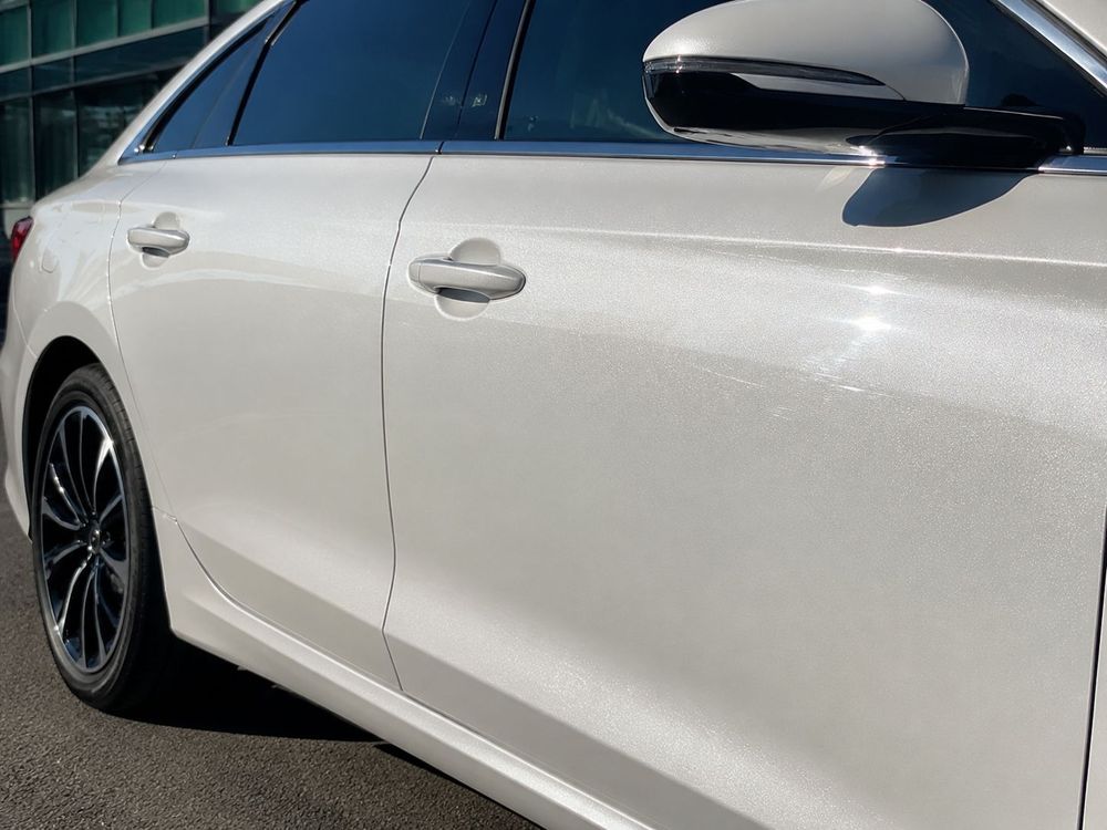Silver-white pearlescent pigment for auto Silver-white pearlescent pigment for auto