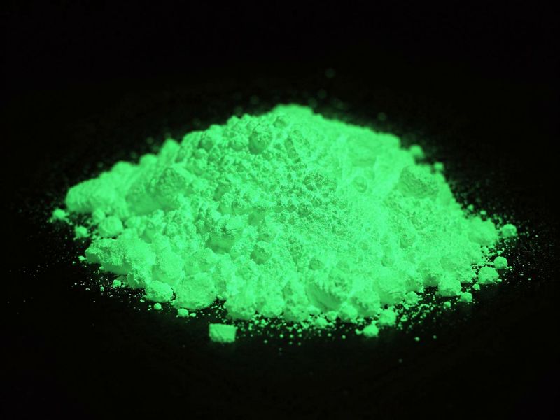 glow in the dark pigments